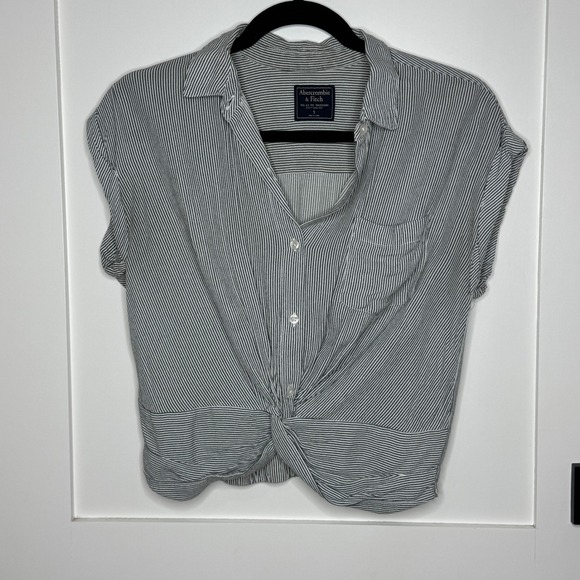 Abercrombie & Fitch Striped Blue White Cropped twist front Shirt Short Sleeve Sm - Picture 1 of 6